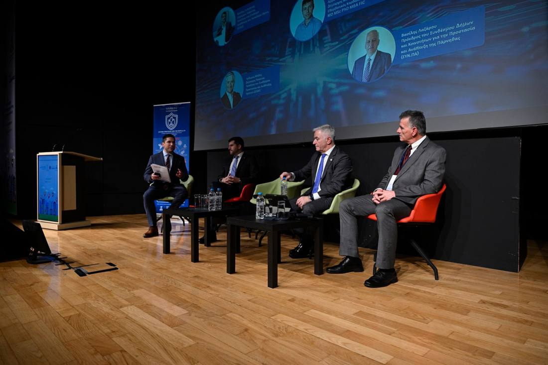 Panel συζήτησης στη σκηνή