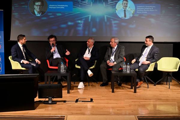 Ομιλητές σε panel